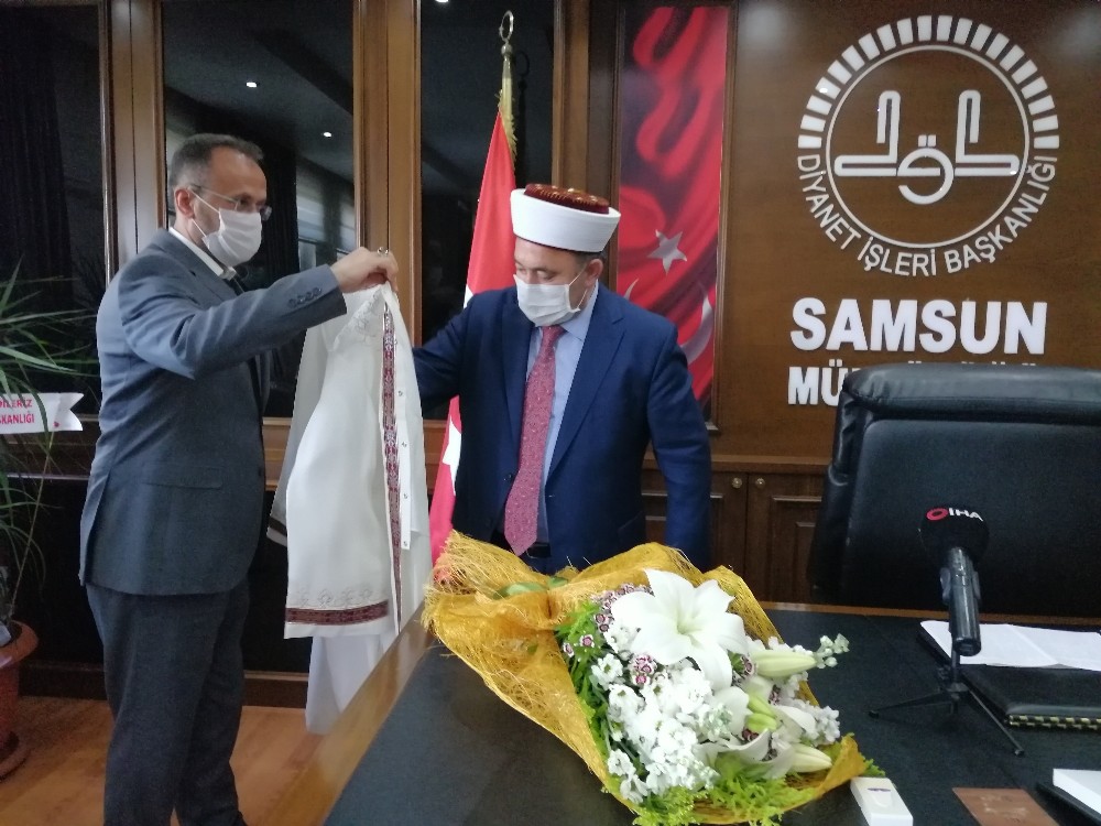 Samsun Müftüsü Çakır cübbe giyme töreni ile görevine başladı 