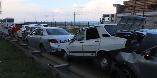 Samsun'da 7 otomobil birbirine girdi