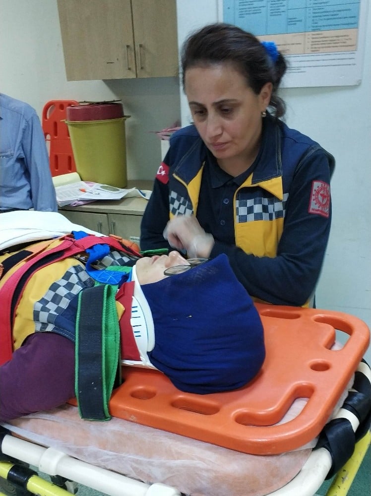 Samsun’da ambulans ile kamyonet çarpıştı: 2 yaralı 