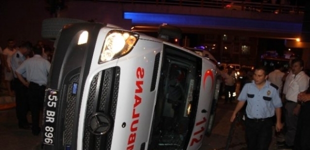 Samsun'da ambulans kazası: 4 yaralı
