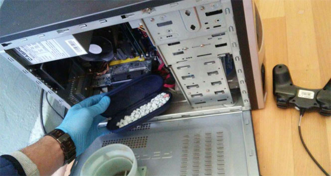 Samsun'da bilgisayar kasasının içinden uyuşturucu hap ele geçirildi