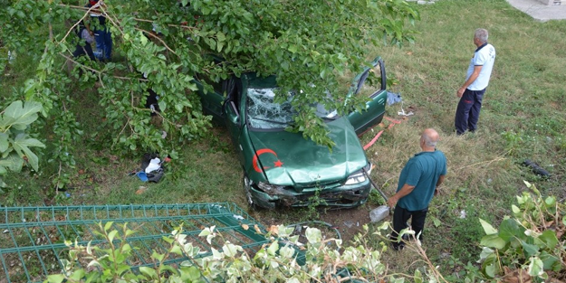 Samsun'da bir otomobil evin bahçesine uçtu: 5 yaralı