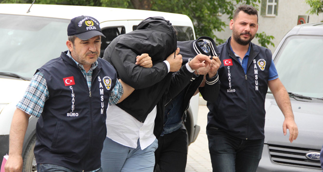 Samsun'da cezaevi önünde silahlarla yakalandılar