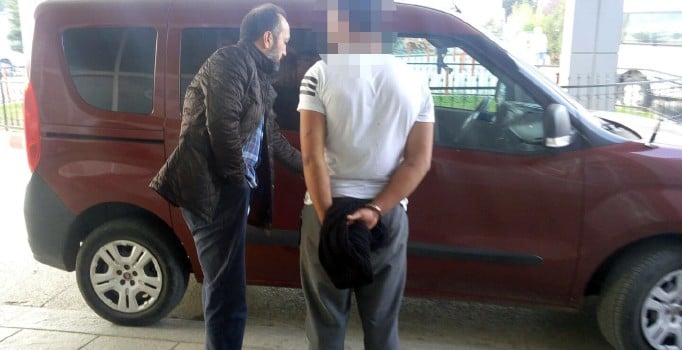 Samsun'da dolmuş parası istediği polisi darp etti