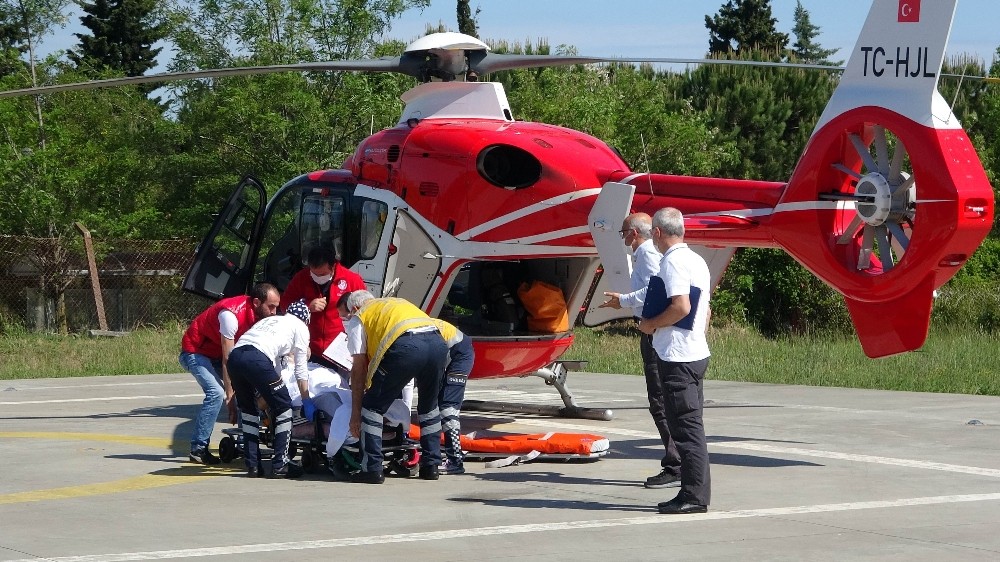 Samsun’da felç geçiren yaşlı adamın yardımına ambulans helikopter yetişti 