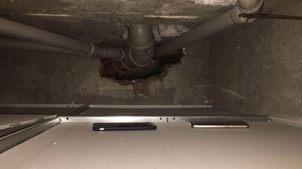 Samsun'da FETÖ'den aranan öğretmen cep telefonu ve bilgisayarı tuvalete saklamış