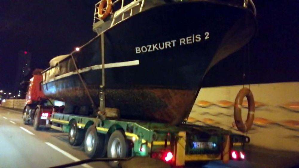 Samsun’da gemiyi karadan yürüttüler 