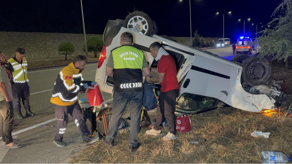 Memleket yolunda feci kaza! Takla atan araçta 5 kişi yaralandı