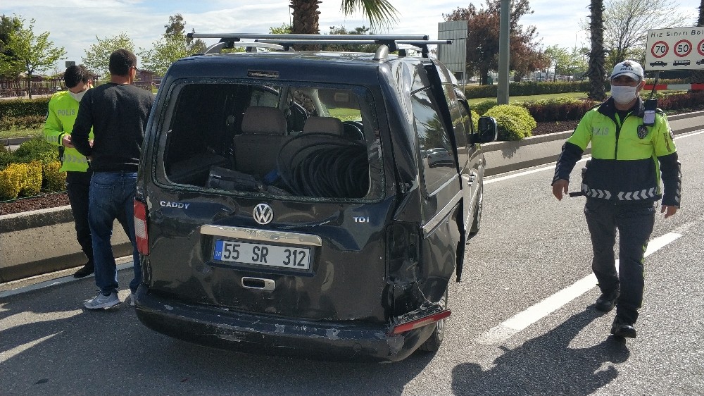 Samsun’da hafif ticari araçla otomobil çarpıştı: 1 yaralı 