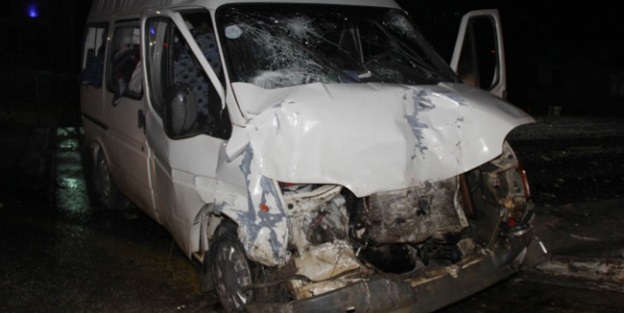 Samsun'da iki minibüs çarpıştı: 9 yaralı