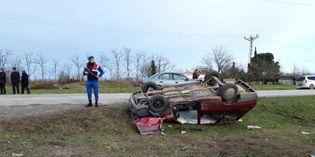 Samsun'da iki otomobil çarpıştı: 1'i ağır, 7 yaralı