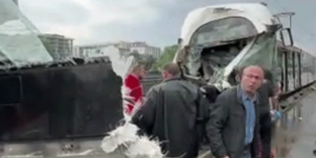 Samsun'da iki tramvay çarpıştı! Çok sayıda yaralı var!
