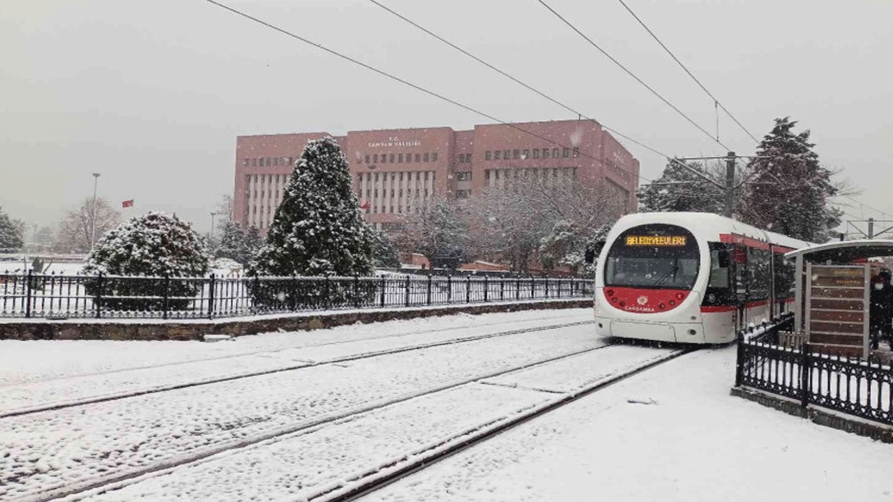 Samsun’da kar çileye dönüştü! Ulaşım durma noktasına geldi