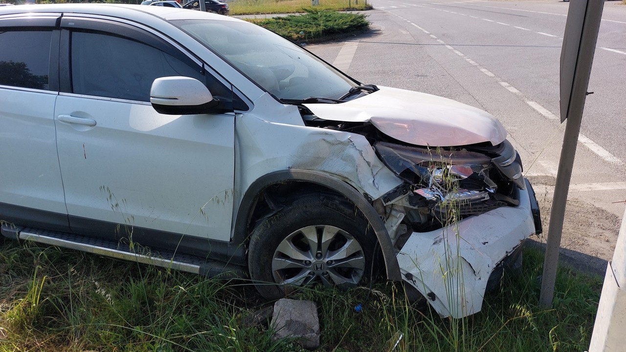 Samsun'da kavşakta çarpışan otomobiller kazaya neden oldu: 2 yaralı