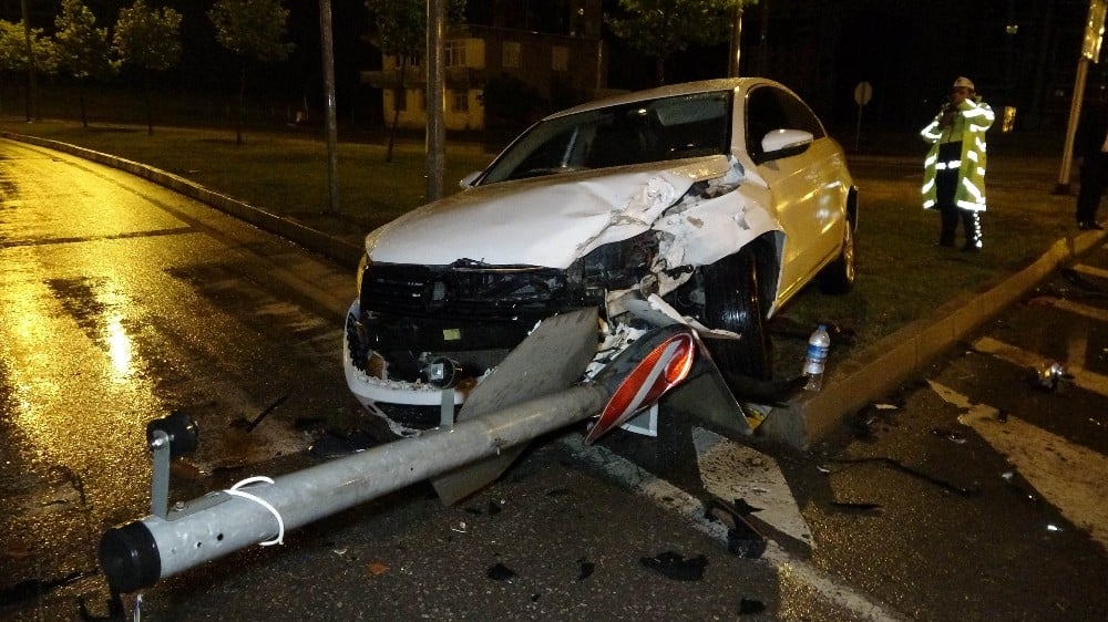 Samsun’da kavşakta iki otomobil çarpıştı: 1 yaralı 