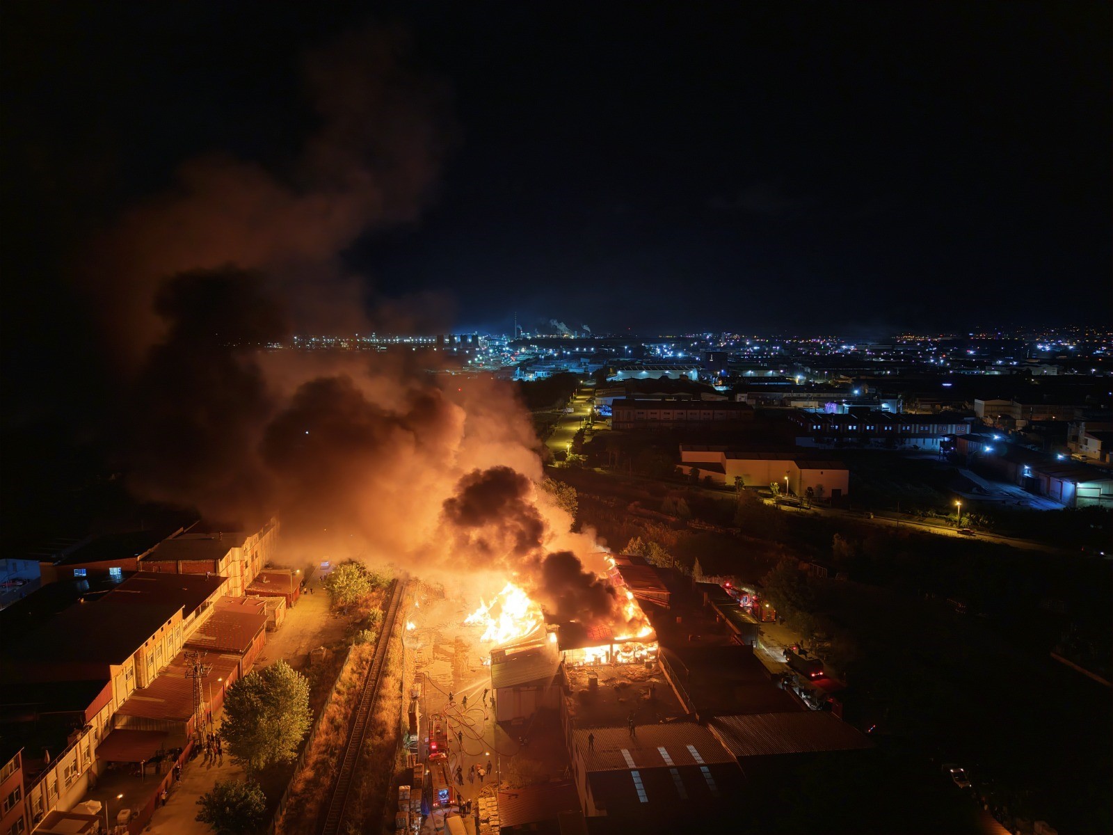 Samsun’da kereste fabrikası alevlere teslim oldu