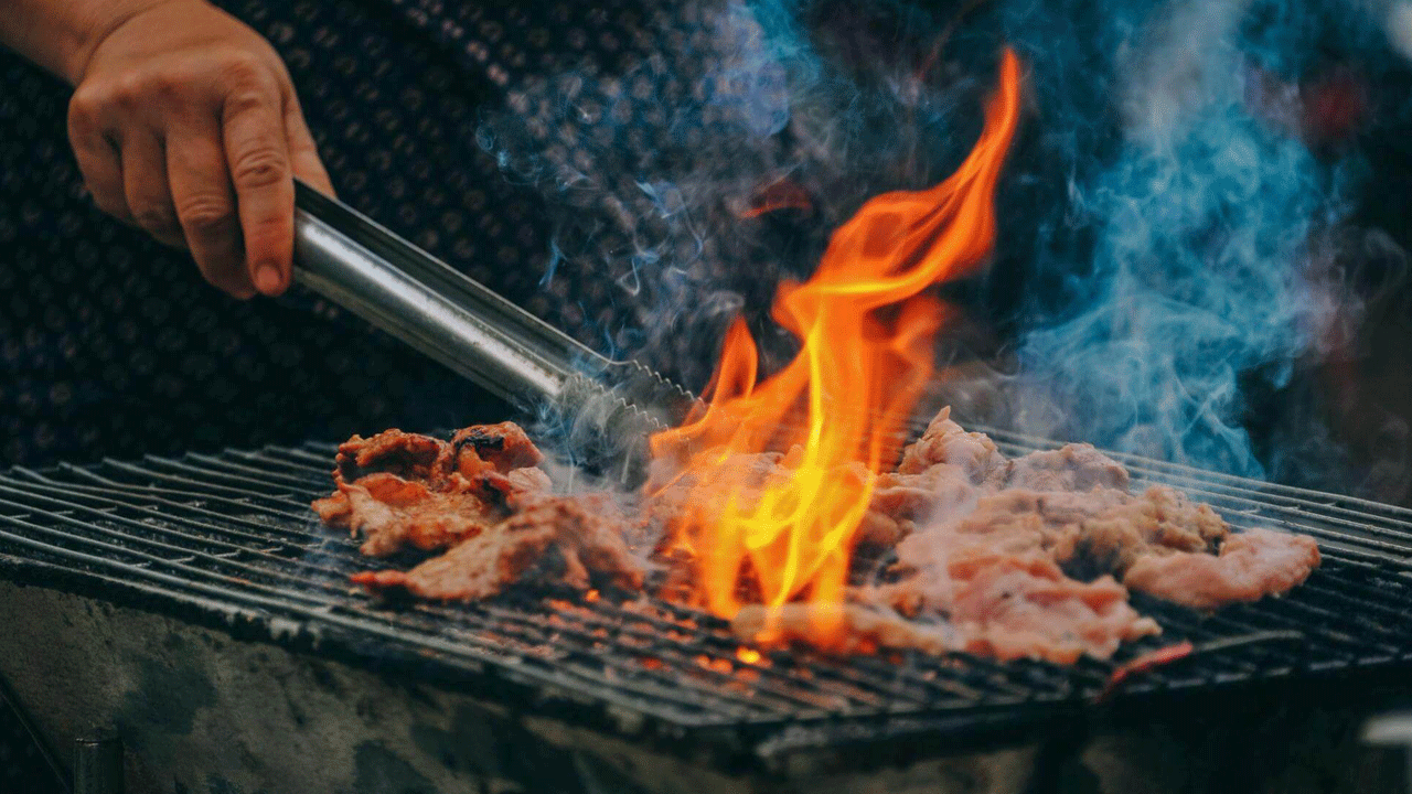 Samsun'da motor yağıyla yapılan mangal hastanelik etti