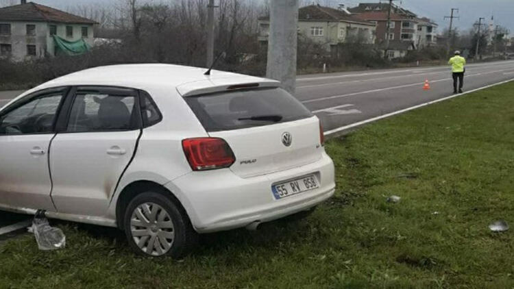 Samsun'da otomobil aydınlatma direğine çarptı: 1 yaralı