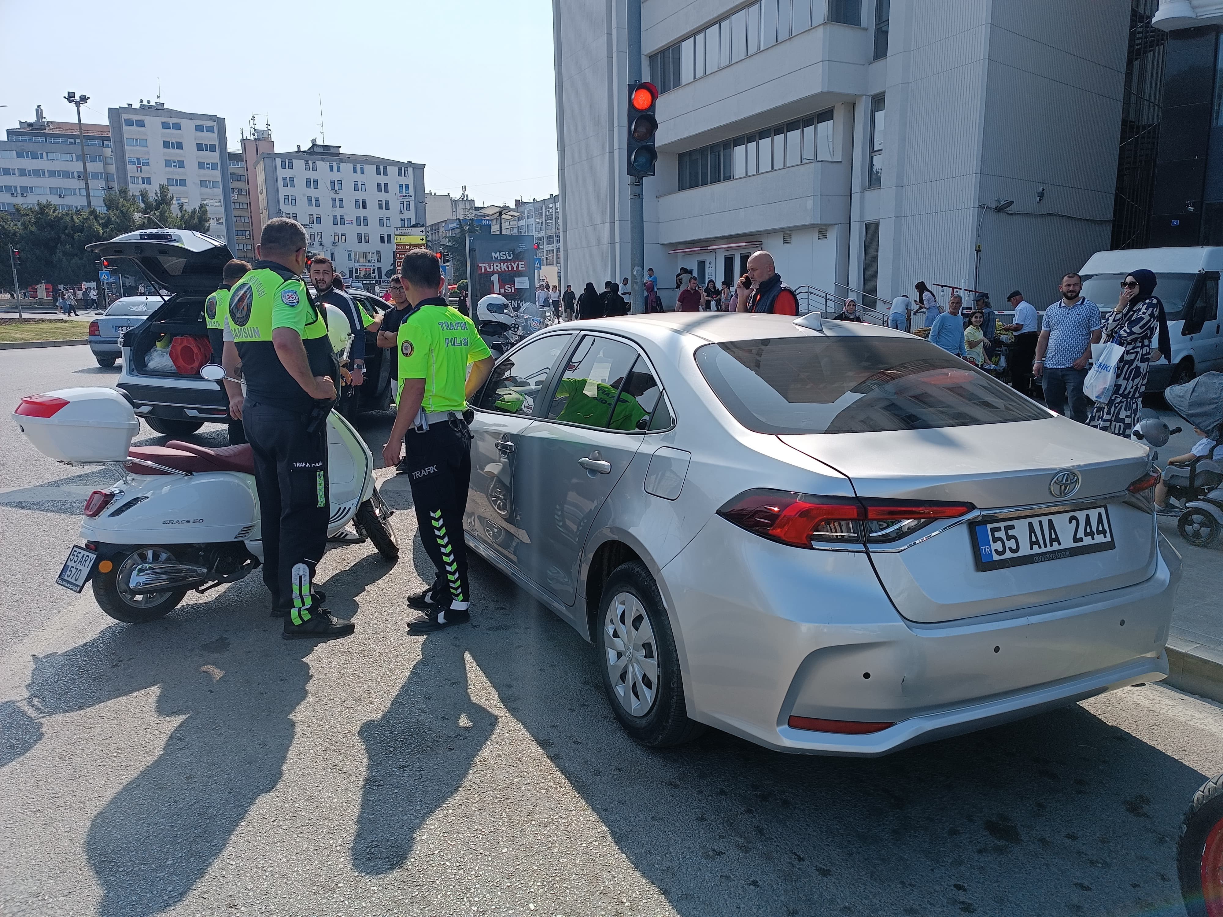 Samsun’da otomobil ile motosiklet çarpıştı