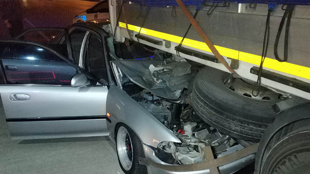 Samsun'da otomobil park halindeki TIR’ın dorsesinin altına girdi: 4 kişi yaralı