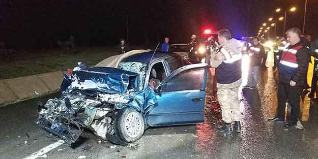 Samsun’da otomobil TIR'a arkadan çarptı: 2 ölü, 1 yaralı