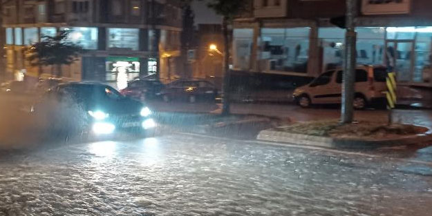 Samsun’da sağanak etkili oldu