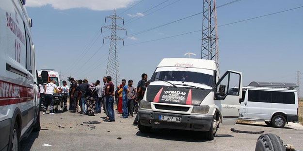 Samsun'da servis ile kamyonet çarpıştı: 7 yaralı