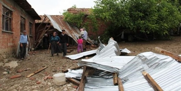 Samsun'da şiddetli rüzgar: 1 ölü