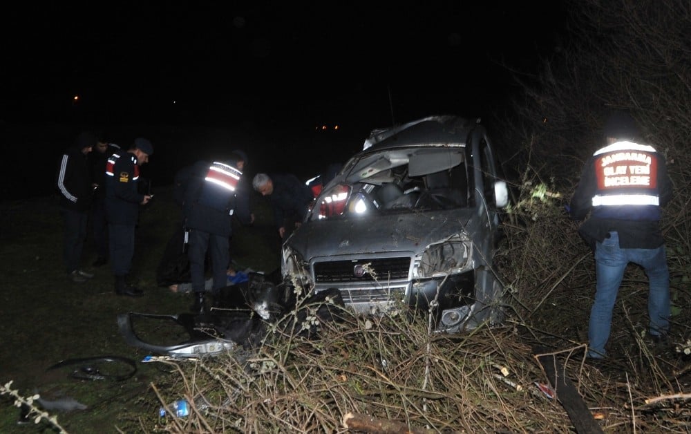 Samsun’da ticari araç ağaca çarptı: 1 ölü, 2 yaralı 