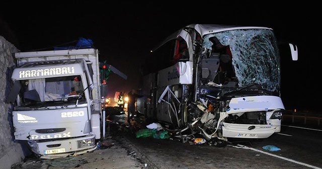 Samsun'da trafik kazası: 1 ölü, 39 yaralı