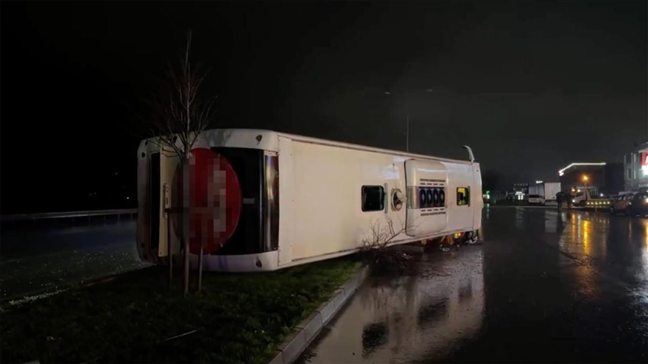 Samsun'da yolcu otobüsü refüje devrildi: 6 kişi hastaneye kaldırıldı!