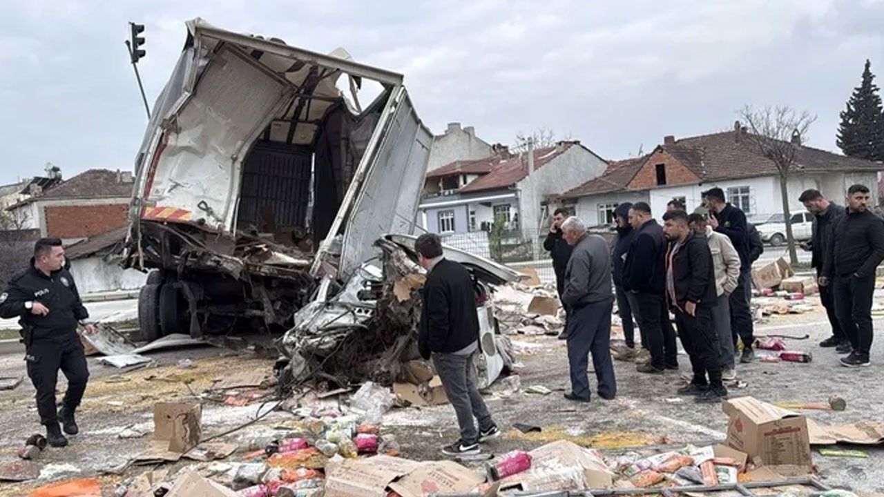 Samsun'da zincirleme kaza! Kamyon 4 aracı biçti! Onlarca yaralı var