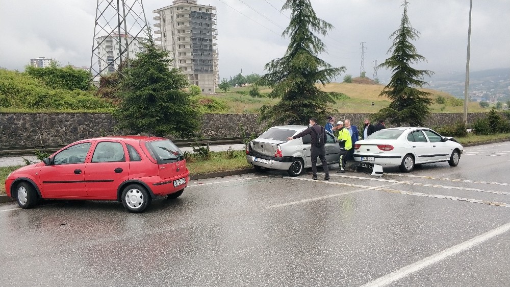 Samsun da Zincirleme Trafik Kazas 1 Yaral Yeni Akit