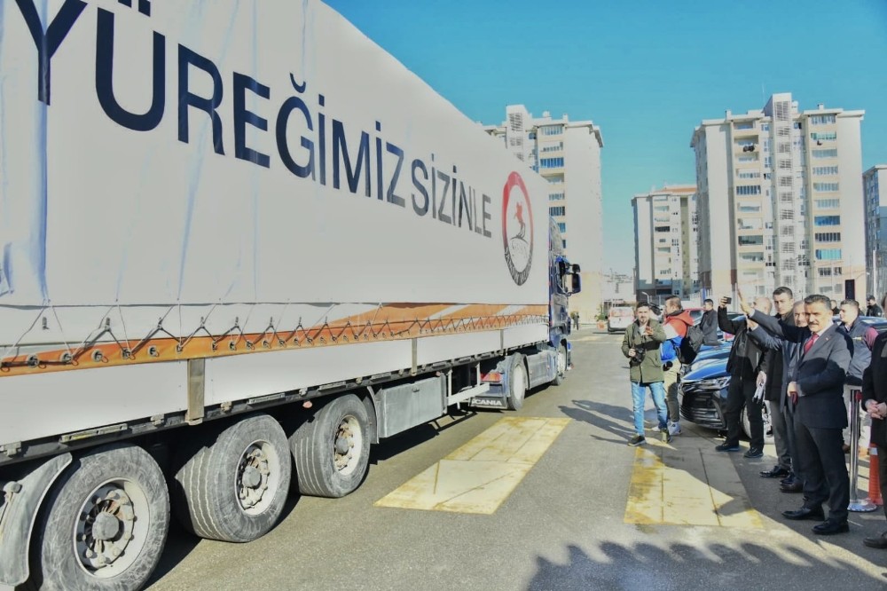 Samsun’dan depremzedelere 2 tır dolusu gıda yardımı 