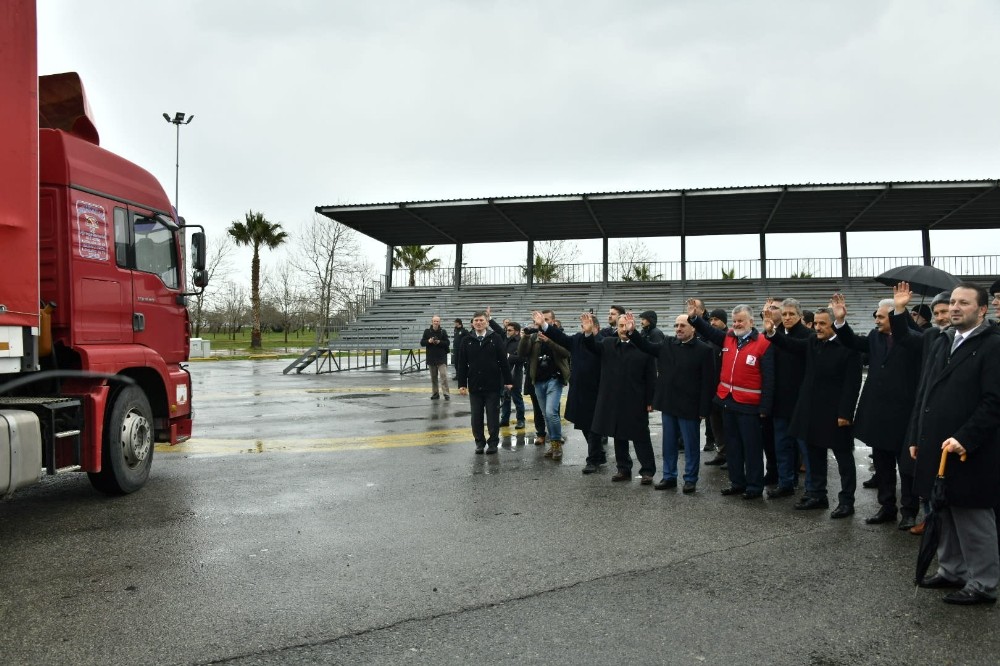Samsun’dan İdlib’e 13 tır dolusu yardım 