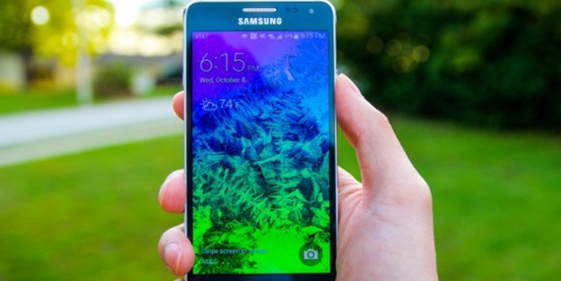 Samsung'un Galaxy A3 ve A5'i sızdırıldı!