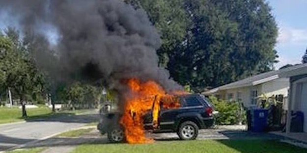 Patlayan telefon otomobili yaktı