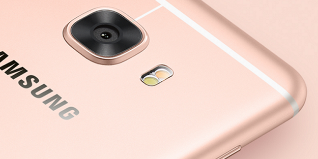 Samsung'un 6 GB RAM'li telefonu göründü