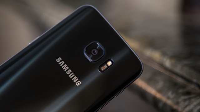 Samsung’un başı bu sefer Galaxy S7 ile dertte