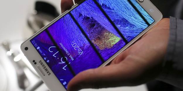 Samsung'un beklenen akıllı telefonu satışta