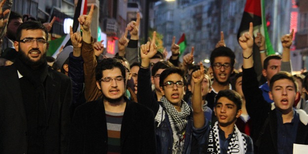 İmam-Hatipliler İsrail'i lanetledi