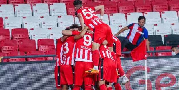 Samsunspor evinde coştu