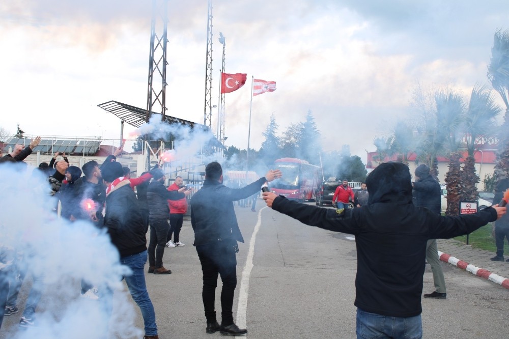 Samsunspor’a meşaleli uğurlama 