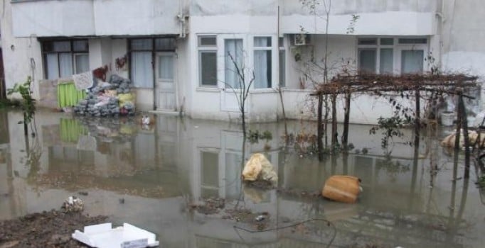 Samsun'u sağanak vurdu