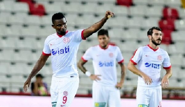 Samuel Eto'o, Antalyaspor'da bir ilki yaşadı