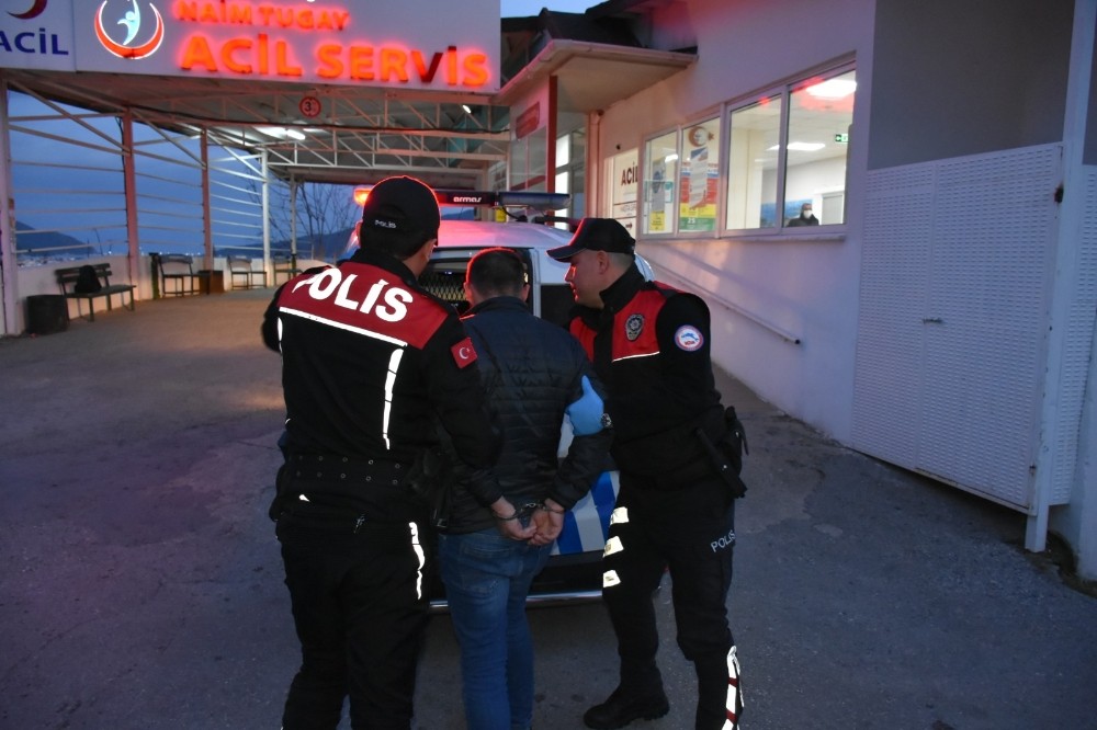 Sanal dolandırıcı kimlik kontrolünde sahte kimlikle yakalandı 
