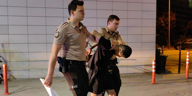 Sanal oyunda küfürleşti, dışarıda buluşup bıçakladı