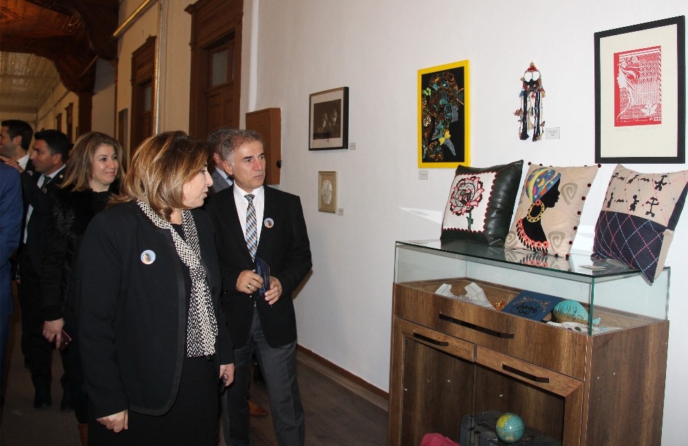 ‘Sanat ve Kadın’ sergisi açıldı 