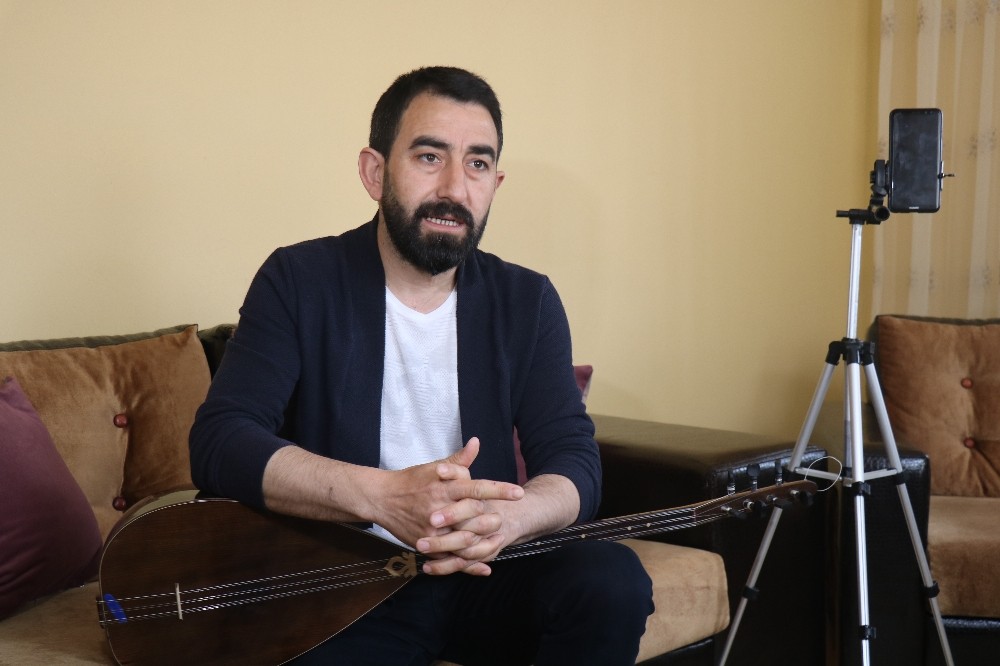 Sanatçı ve fenomenler ’Hatıran Yeter’ şarkısı ile evde kal mesajı verdi 