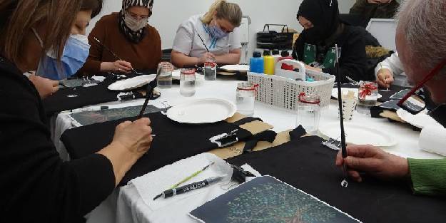 Sanatla kansere meydan okuyorlar